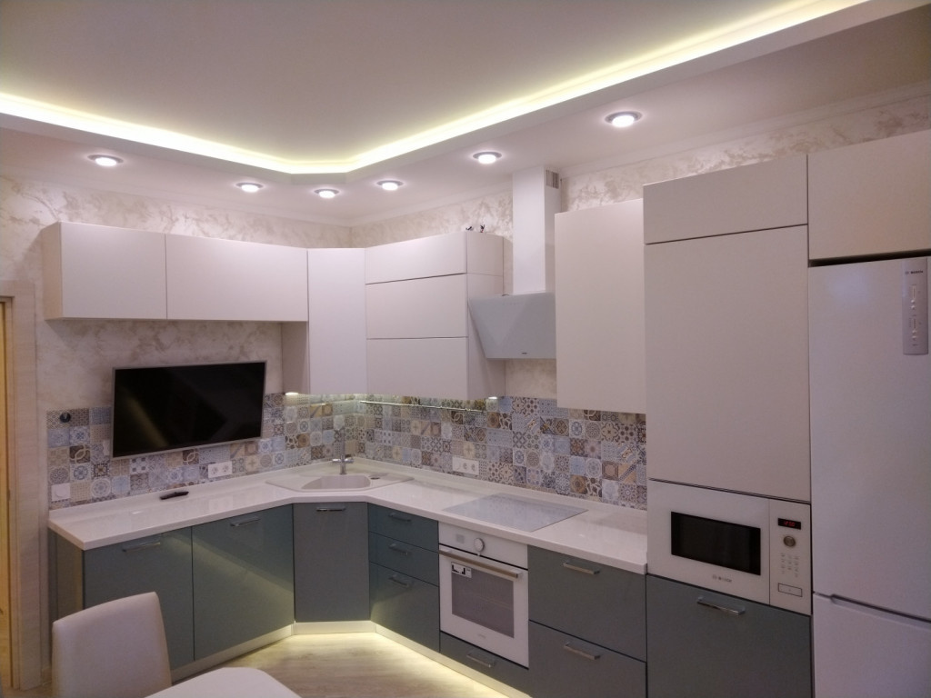 СВОБОДНАЯ ПРОДАЖА КВАРТИРЫ, ОФОРМЛЕНА В СОБСТВЕННОСТЬ!
Новая квартира с дизайнерским ремонтом, планировка - распашонка, окна выходят на разные стороны дома. Квартира очень светлая с высокими дверными проемами, потолками и многоуровневым освещением. Функциональная планировка пространства.
Встроенн