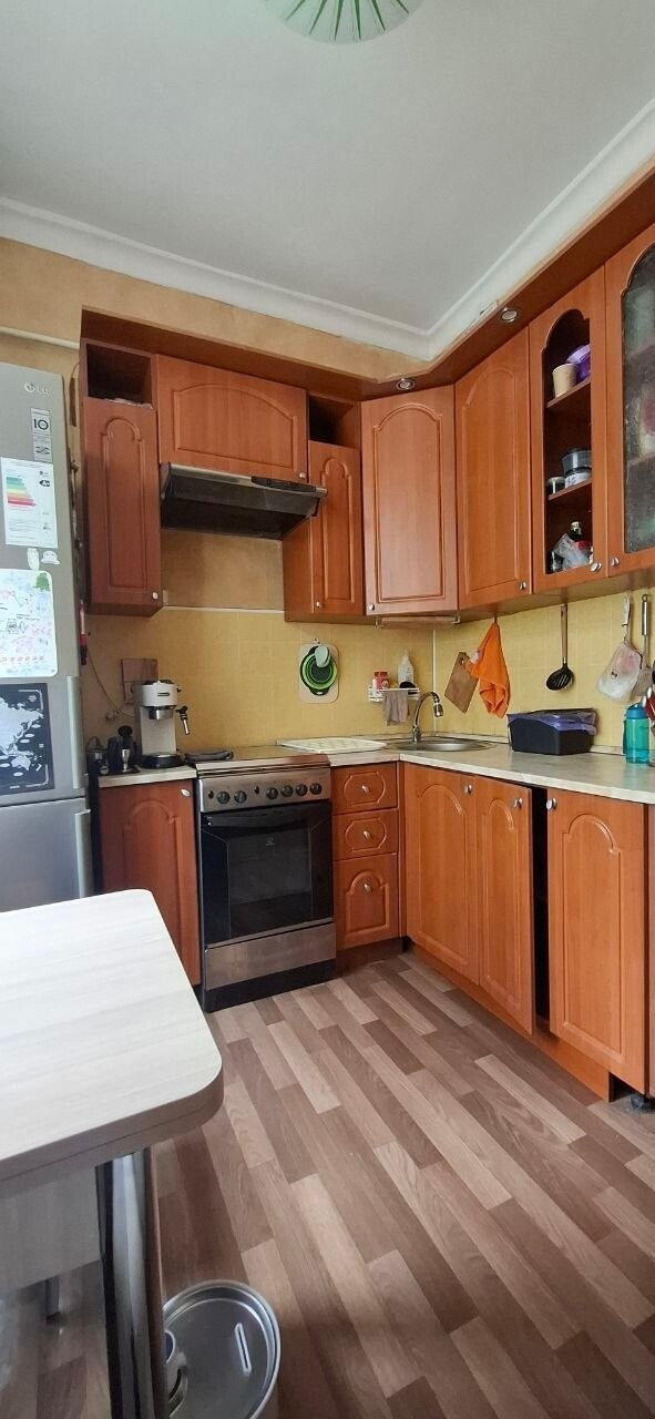 Продается уютная 1 комнатная квартира в историческом районе Москвы.
3 этаж /4 этажного кирпичного дома. Дом разноэтажный, в форме каре с закрытым внутренним двором, детской площадкой.
32, 7 кв.м
Жил. 17.0
Кухня 7.5
Раздельный санузел
Газовая колонка
Квартира с остекленным балконом. Высо
