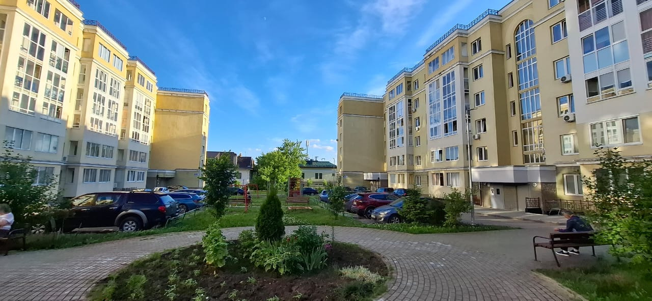Продается двухкомнатная квартира без отделки с балконом.
Один взрослый собственник.
Свободная продажа.